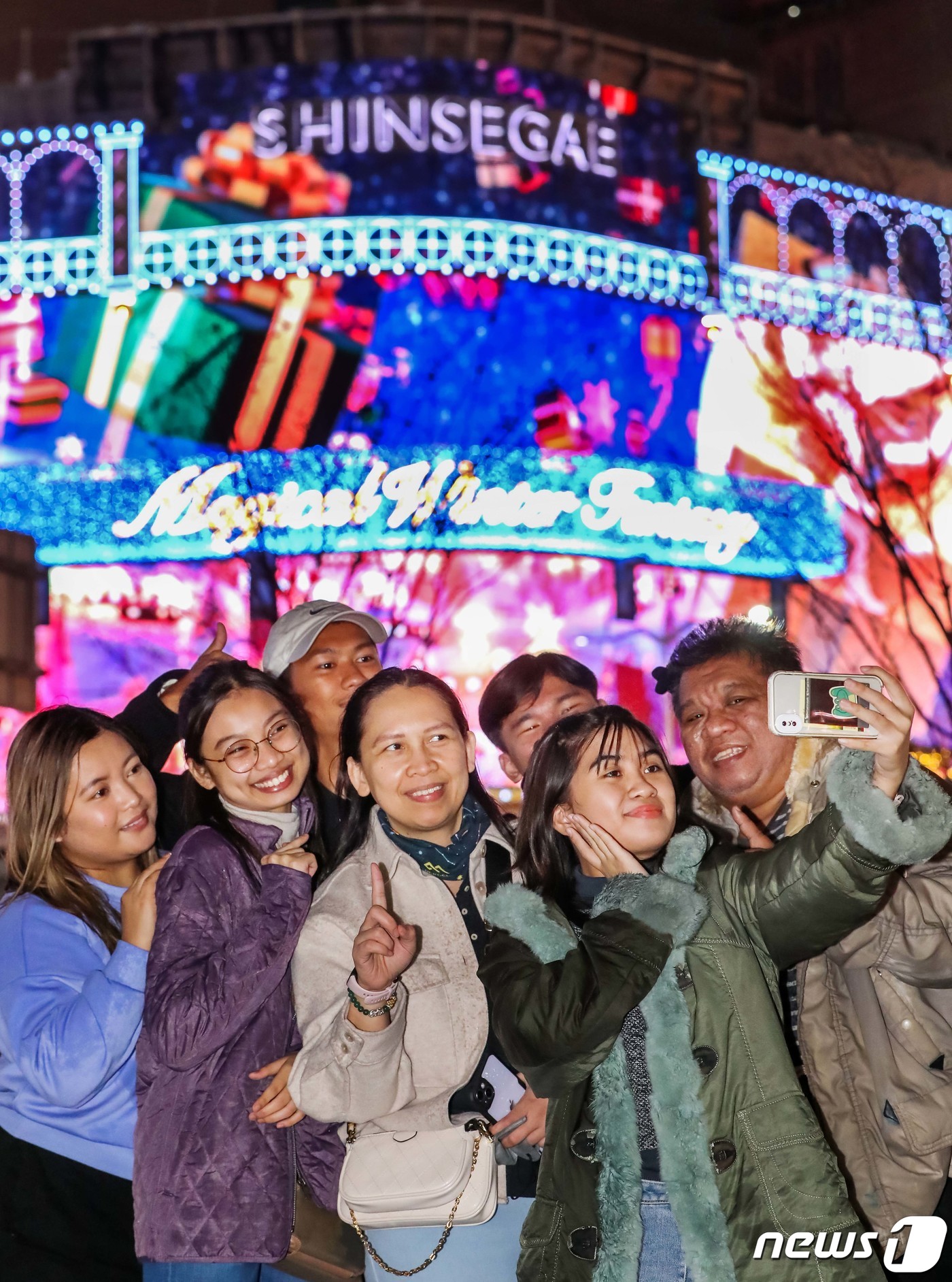 신세계 크리스마스 파사드 보러 명동 왔어요!
