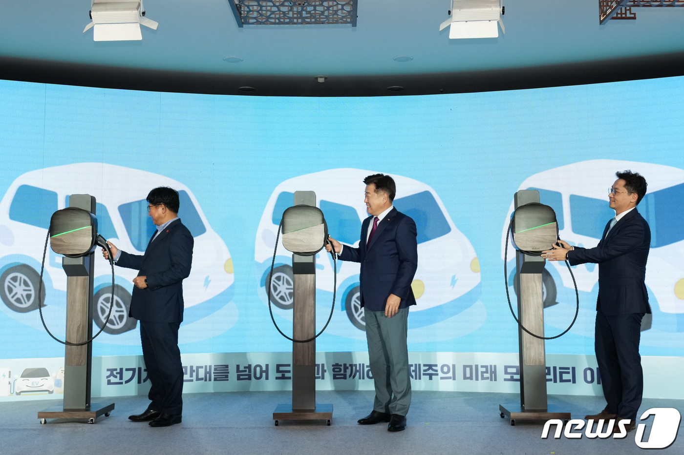제주도 전기차 3만대 시대 열렸다…전국 전기차의  8.5%가 제주서 운행
