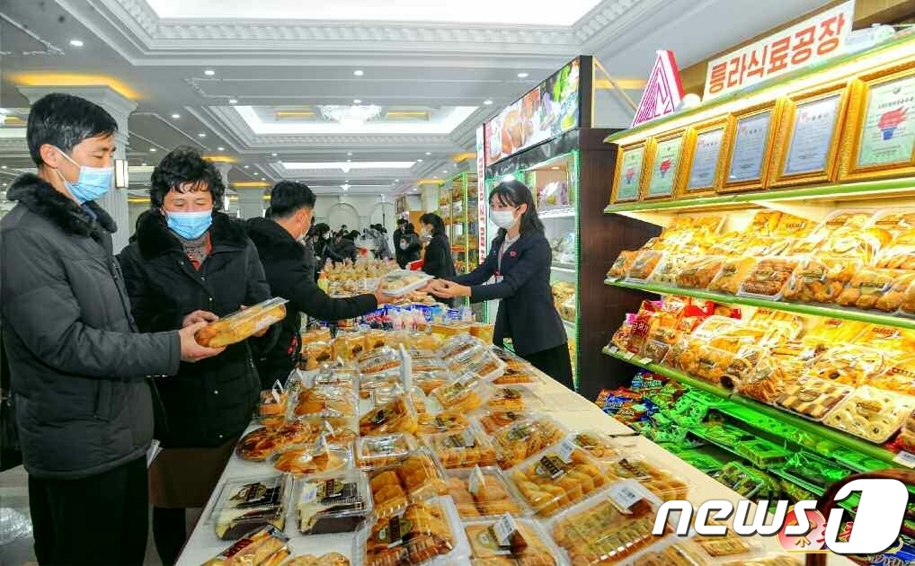북한, 밀가루음식 전시회 13일에 개막…성황리 진행