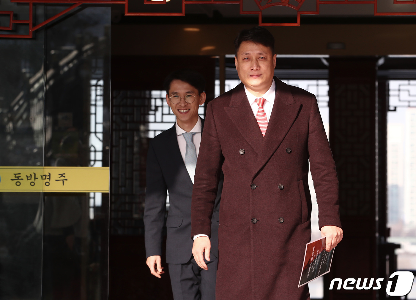 모습 드러낸 동방명주 대표
