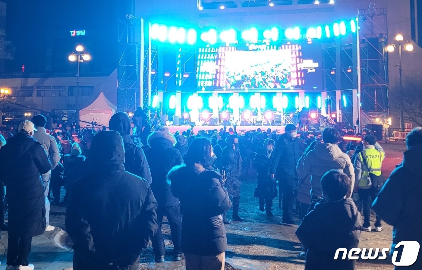 한 해 마지막 날 즐기려구요 전주 도심 대형마트·영화관 북적