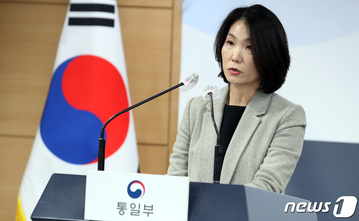 북한 보도 중심으로 내부 동향 브리핑하는 이효정 통일부 부대변인