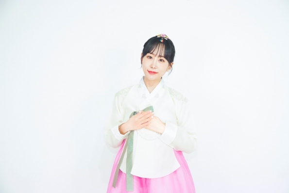 김의영, 설 앞두고 한복 인사…단아한 미소