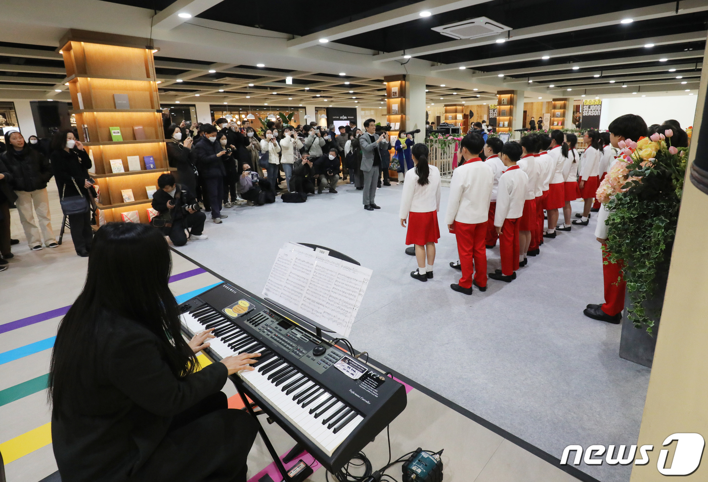 세종문화회관, 1층에 세종라운지 개장…광화문광장과 연결