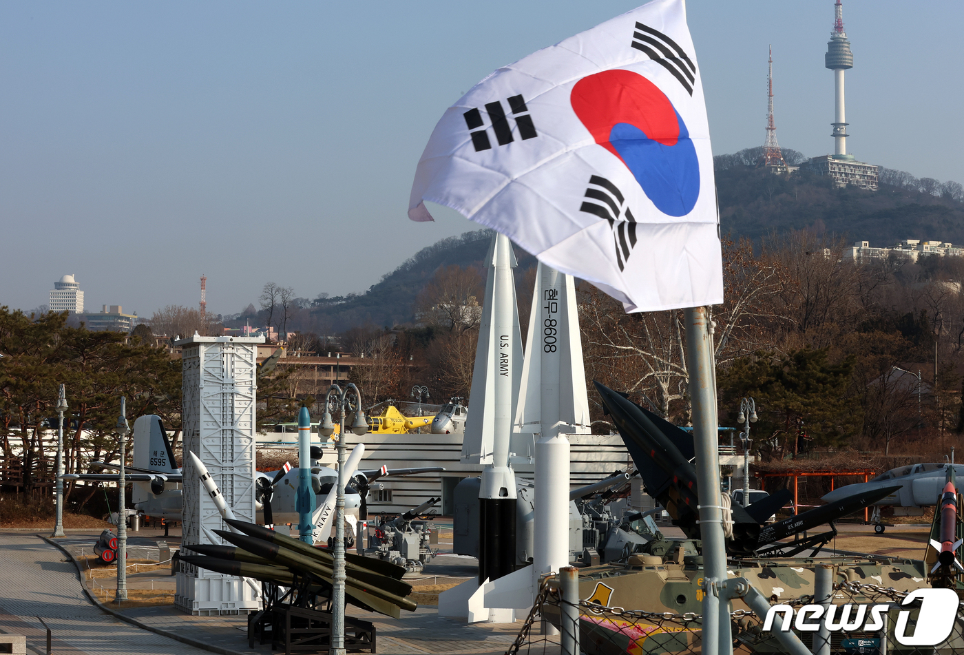 2022 국방백서 발간 '6년 만에 '북한은 적' 표현 부활'