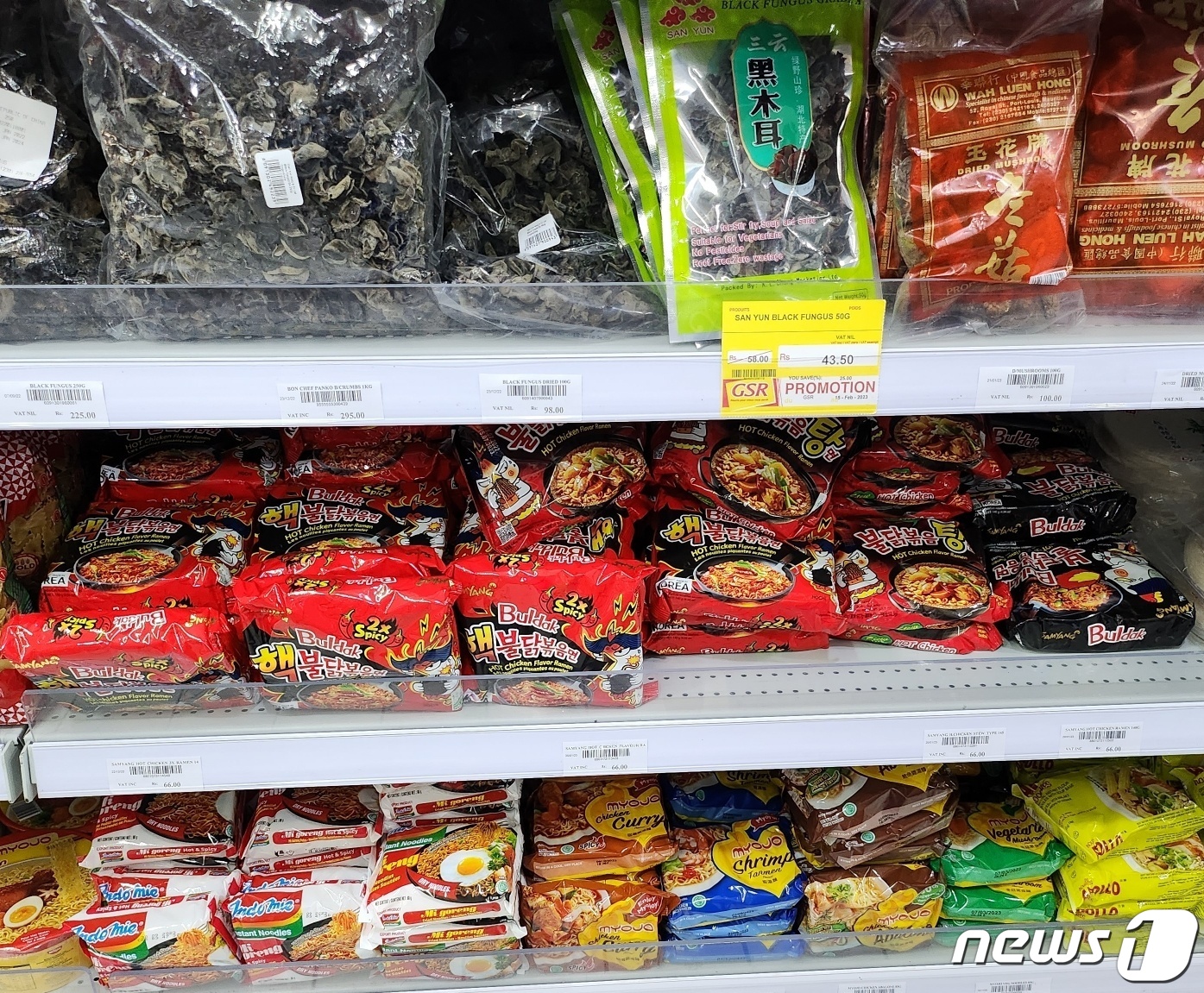 [르포]네가 왜 여기서 나와…아프리카 동네 슈퍼까지 진출한 불닭