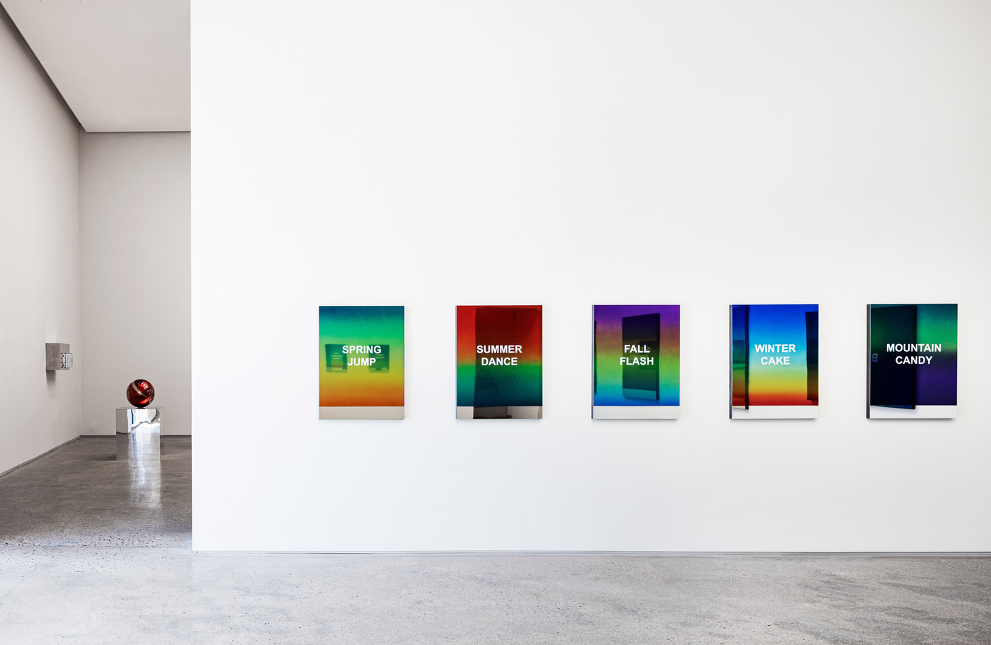 웃음으로 상쇄하는 불확실한 미래…이원우 당신의 아름다운 미래展