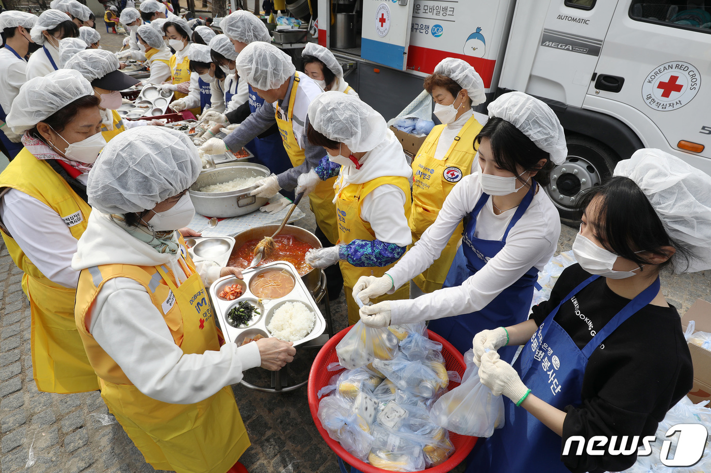 대구적십자, 3년 만에 무료급식 재개