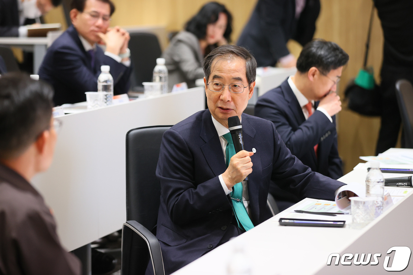 한덕수 총리, 창원 한화에어로스페이스 찾아 현안 살펴