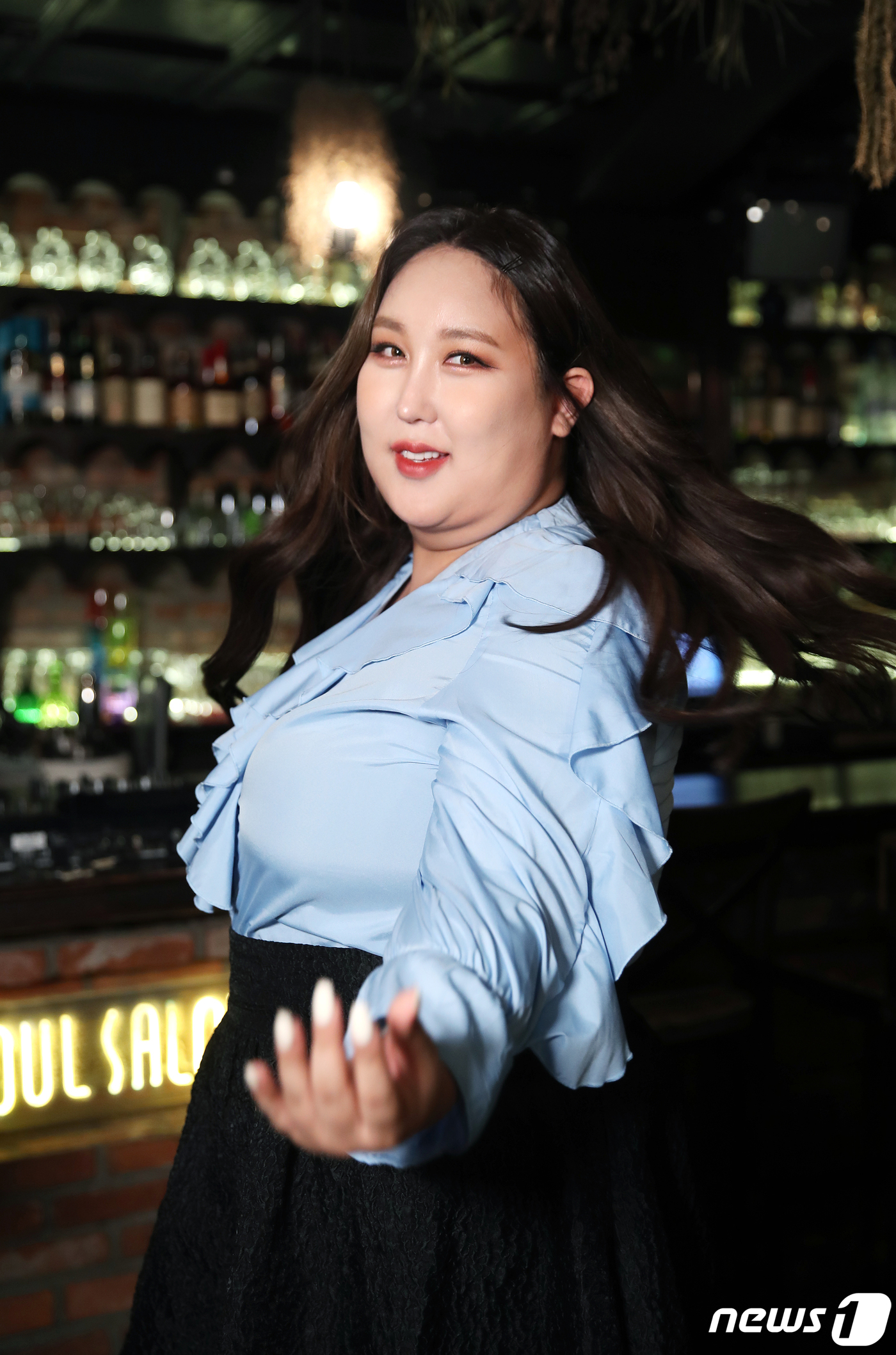 풍자, 긴 머리 찰랑
