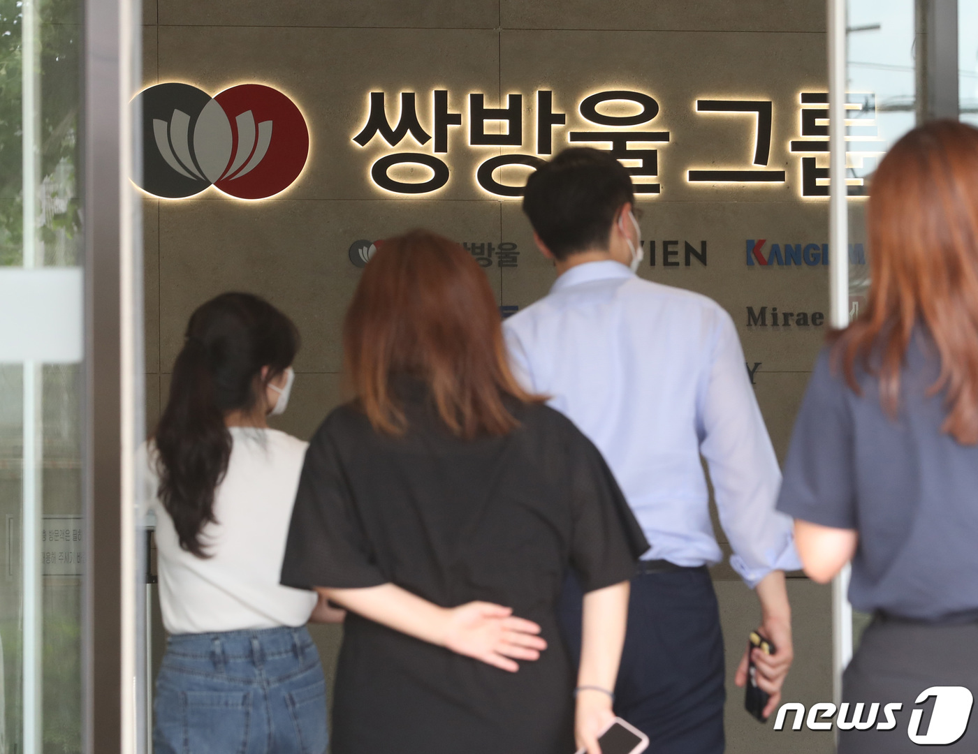쌍방울이 北에 건넨 800만달러…뇌물여부 두고 이화영-검찰 설왕설래
