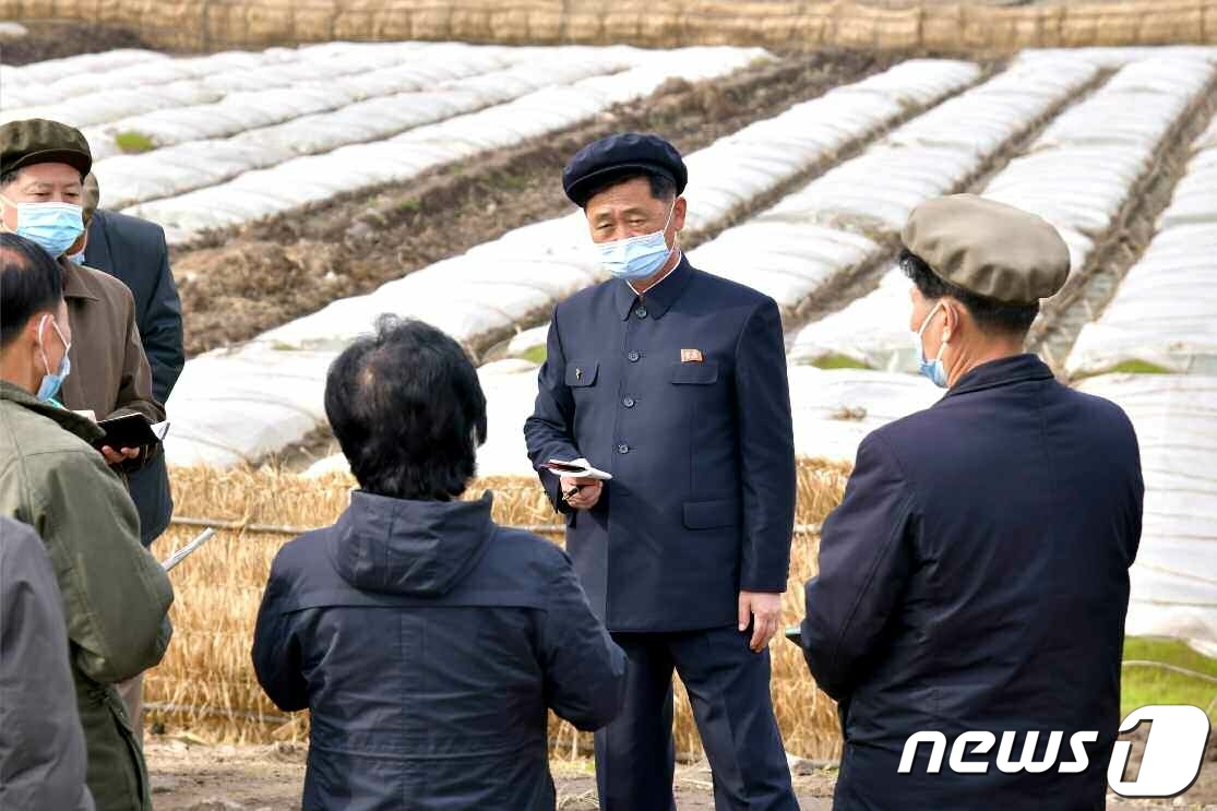 北 내각총리, 평남·자강도 사업 시찰…농장·의료기구공장 등 방문