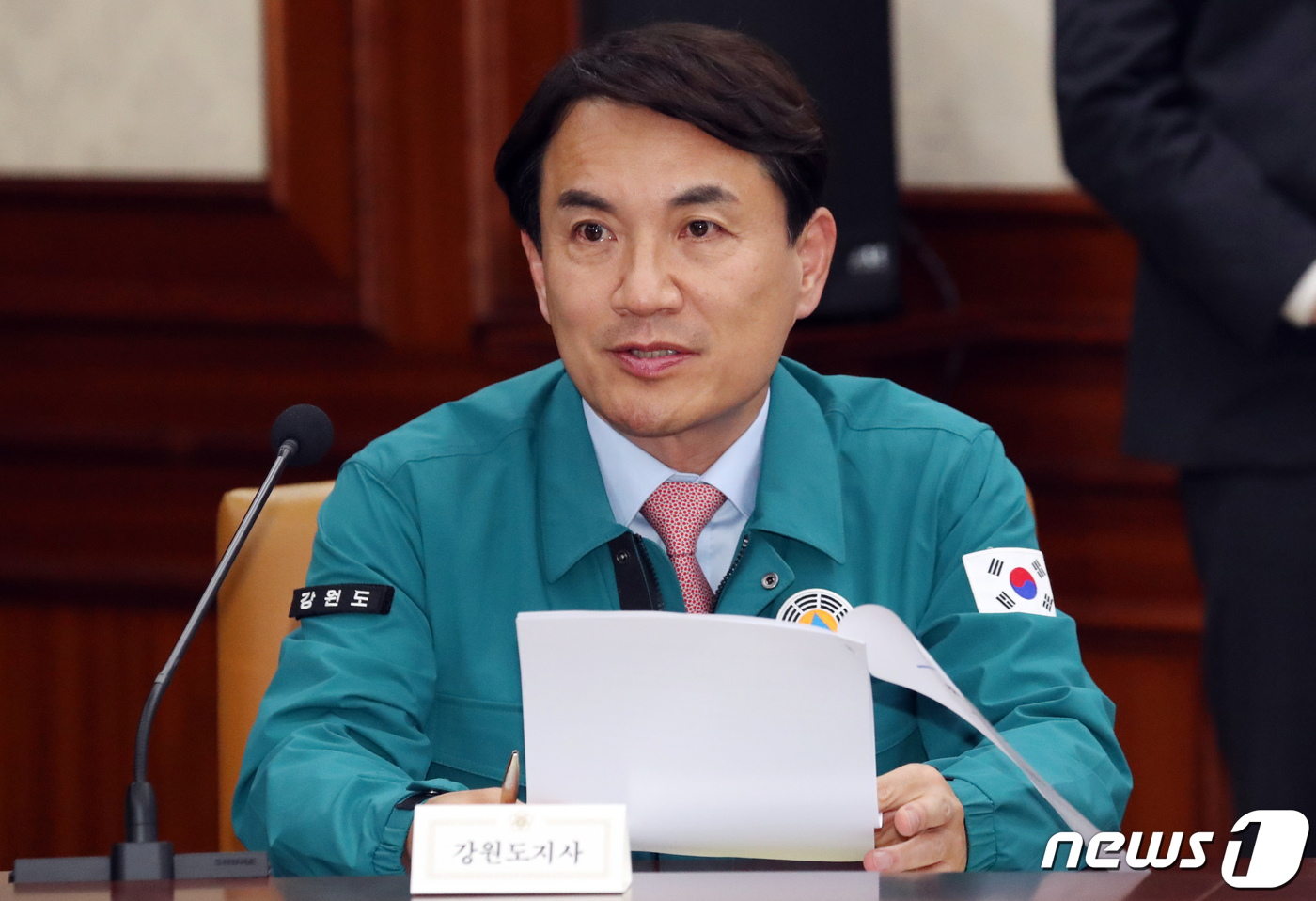 환담하는 김진태 지사