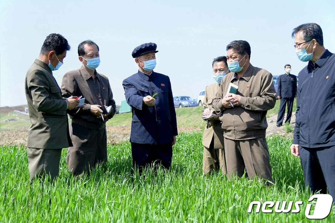 북한 김덕훈 내각총리, 평안남도·황해북도 시찰
