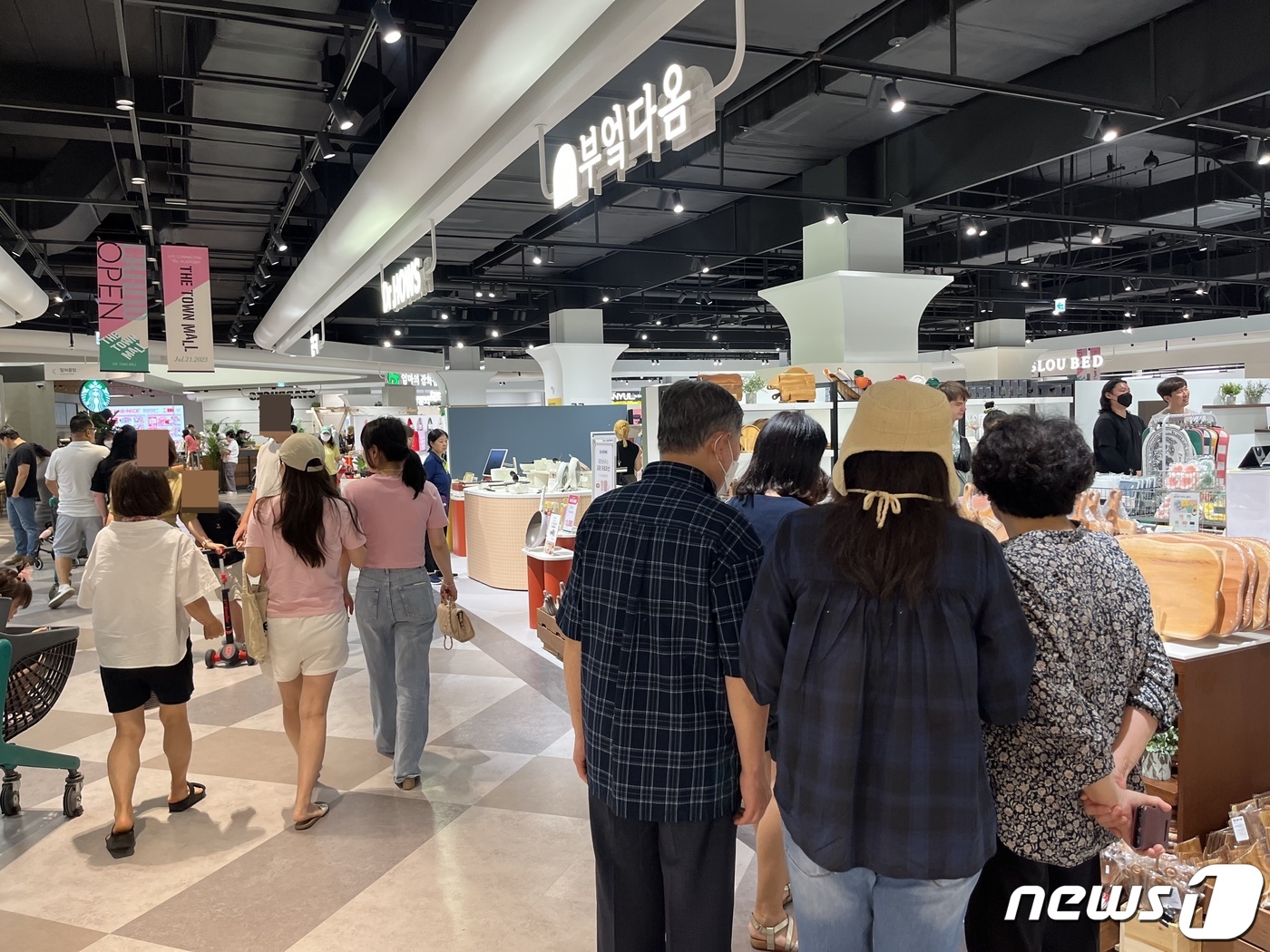 [르포]먹고 놀고 운동하고…종합몰로 변신한 이마트 더타운몰 킨텍스점