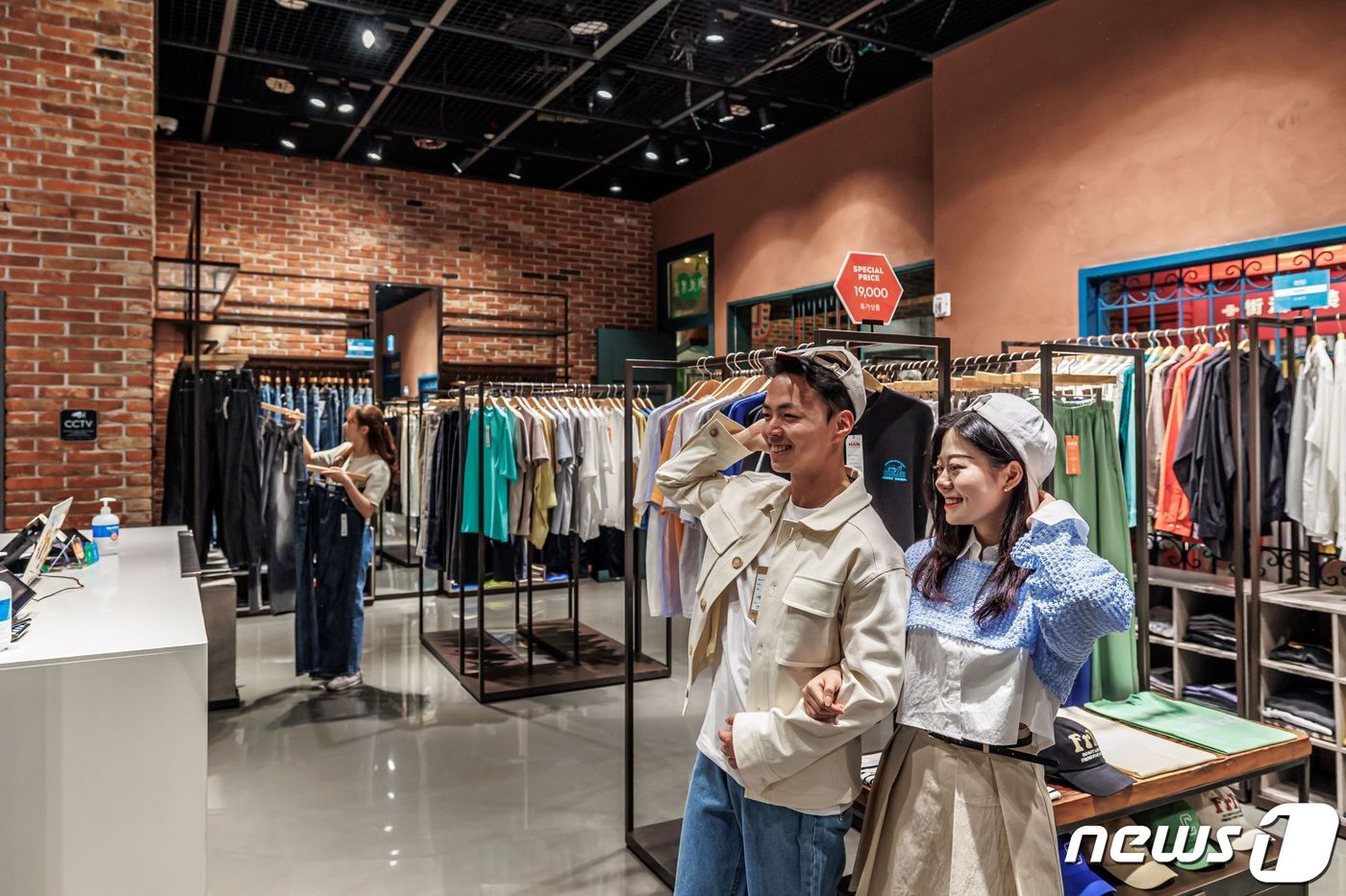 한 컬렉션, K패션 성지로…6월 외국인 구매 비중 34%