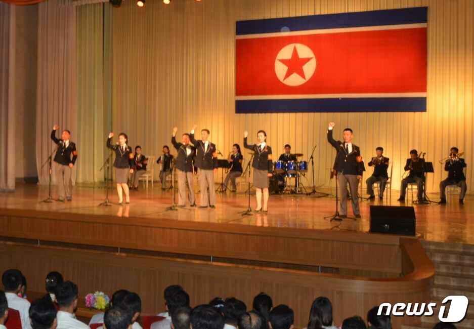 북한, 곳곳에서 전승절 70돌 기념 경축 공연