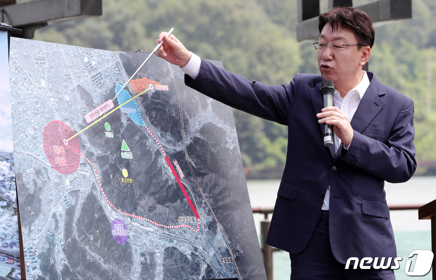 전주관광 케이블카 사업 설명하는 우범기 시장