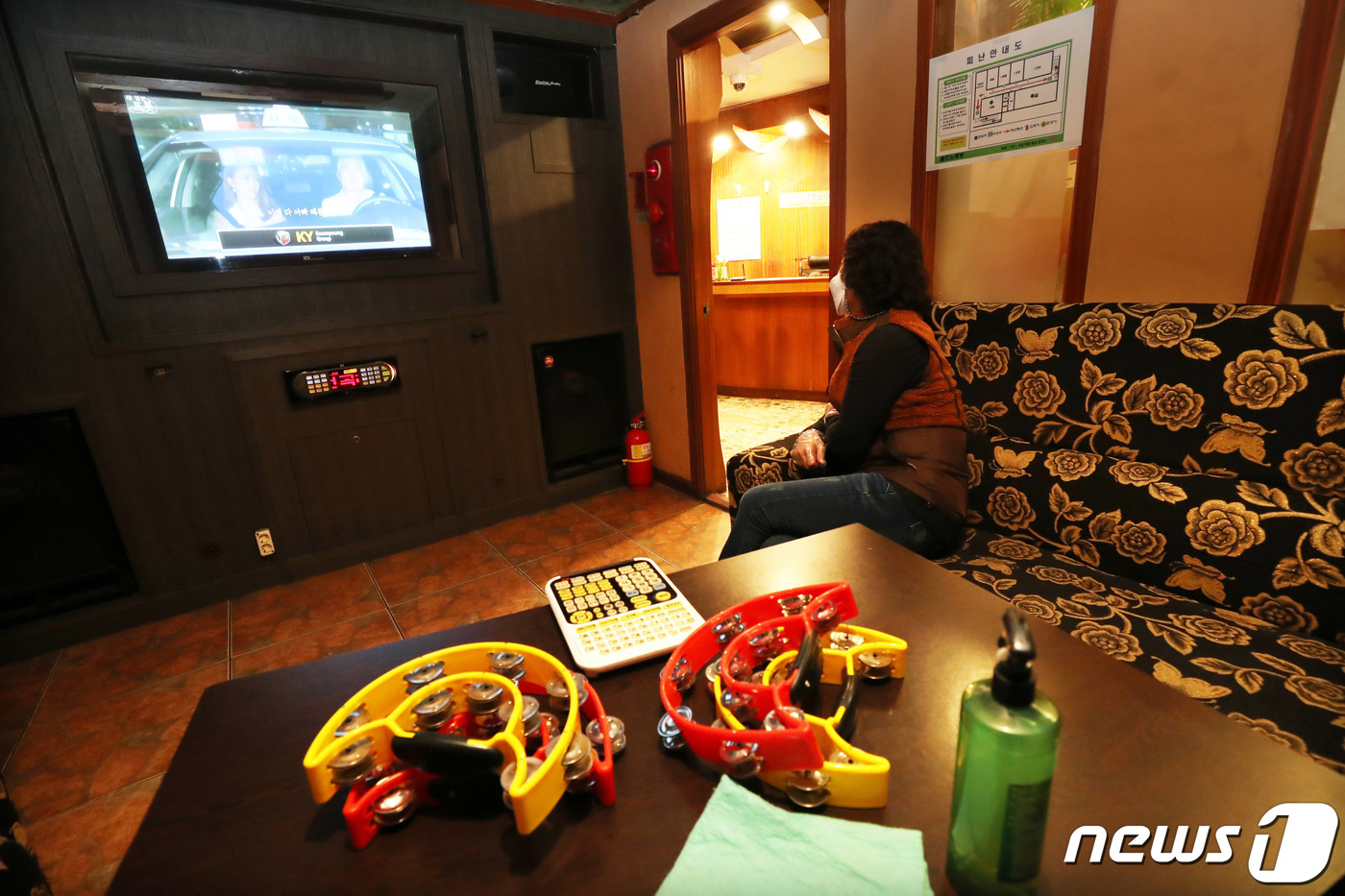 술 팔아 고작 4만5000원…노래방 업주 술값 67배 300만원 벌금