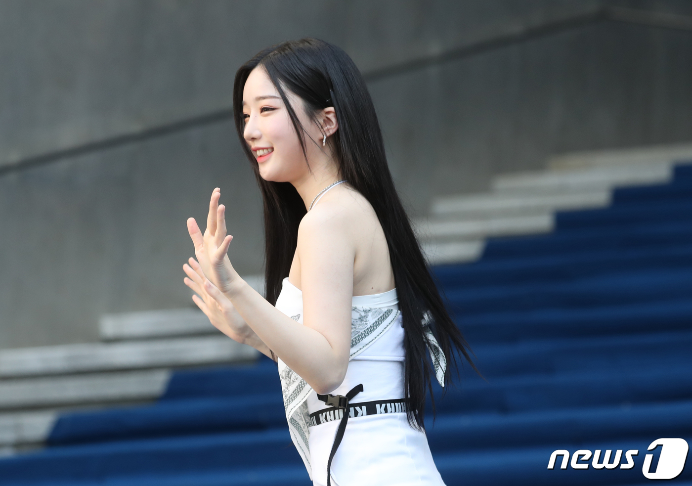 트리플에스 유연, 사랑스러운 인사