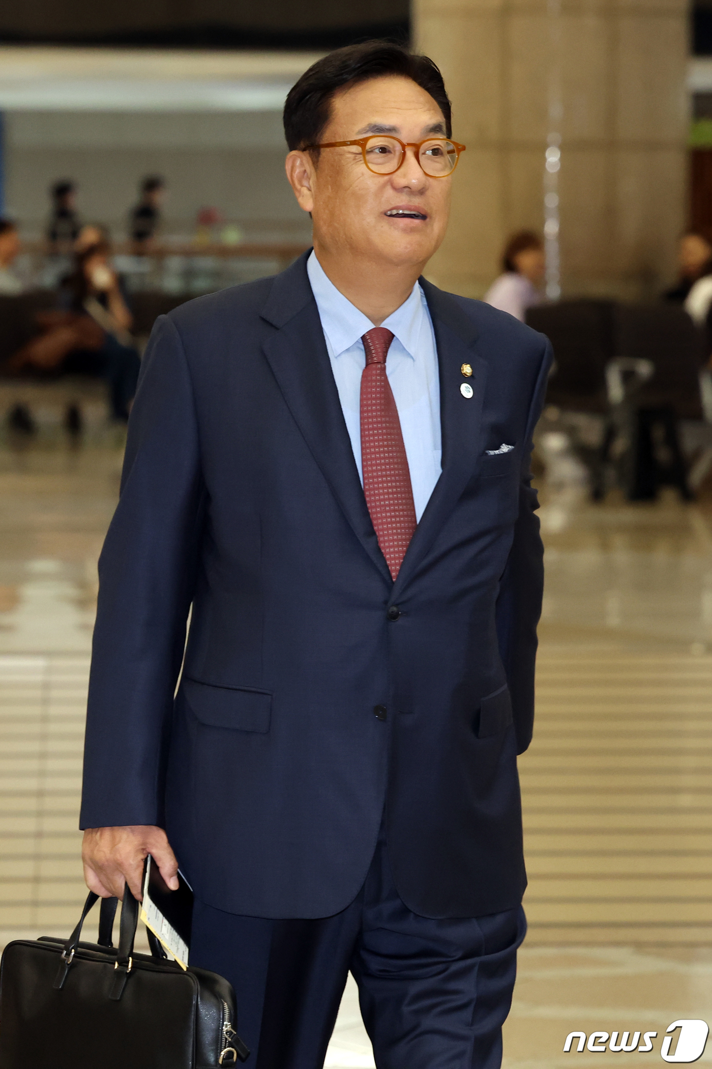 출국하는 정진석 국회 한일의원연맹 회장