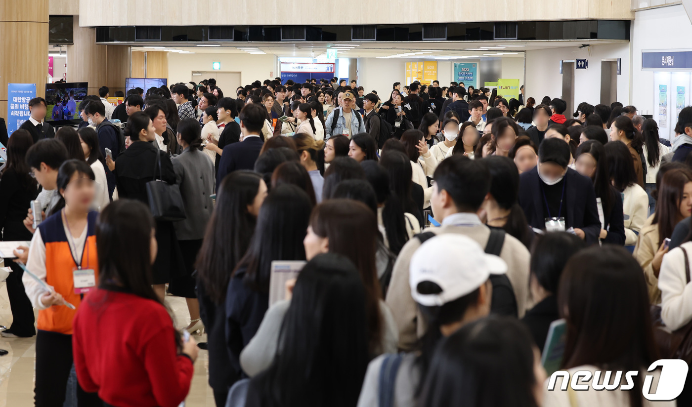 북적북적한 항공산업 잡 페어