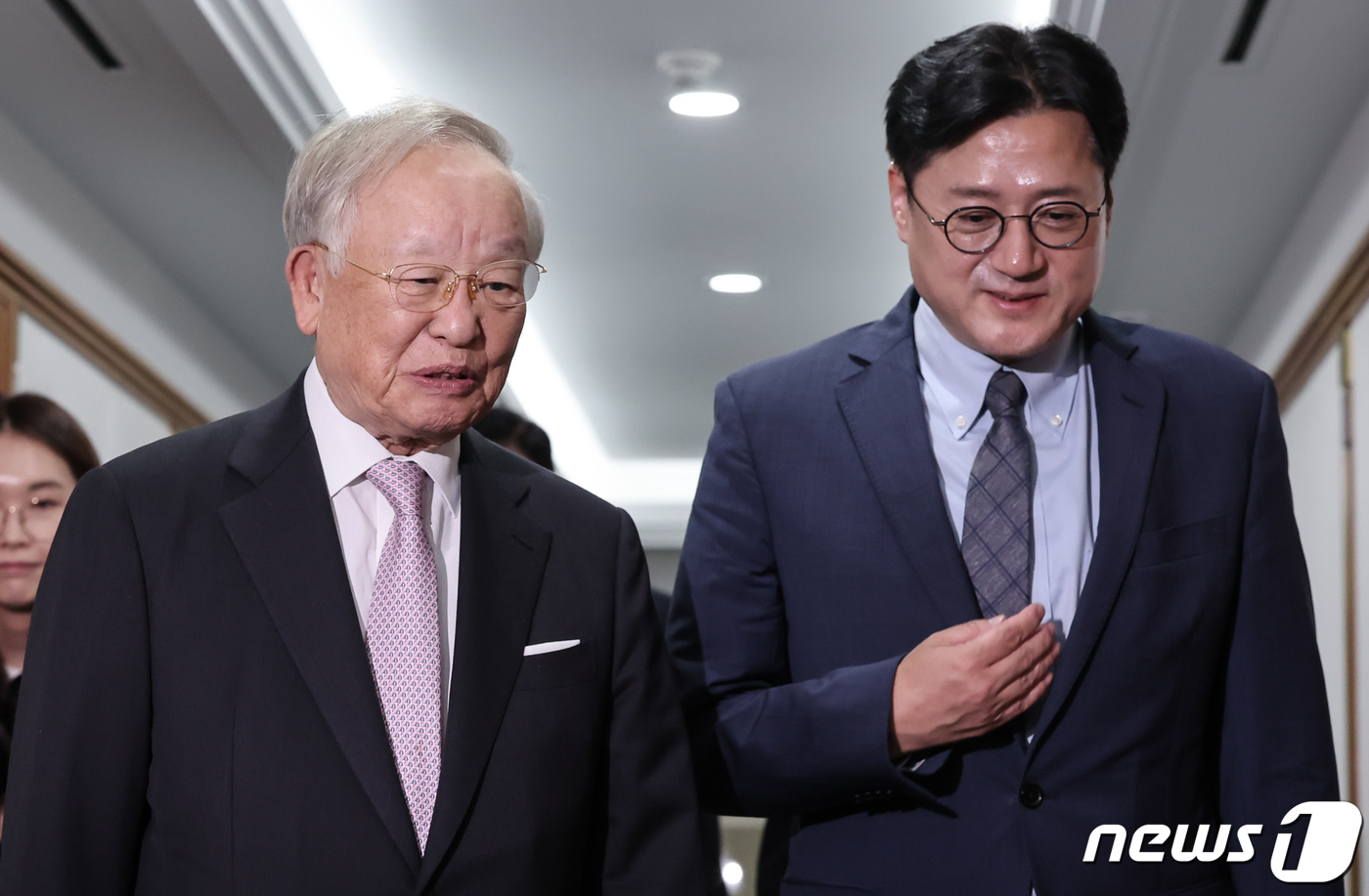 홍익표 원내대표, 한국경영자총협회 방문