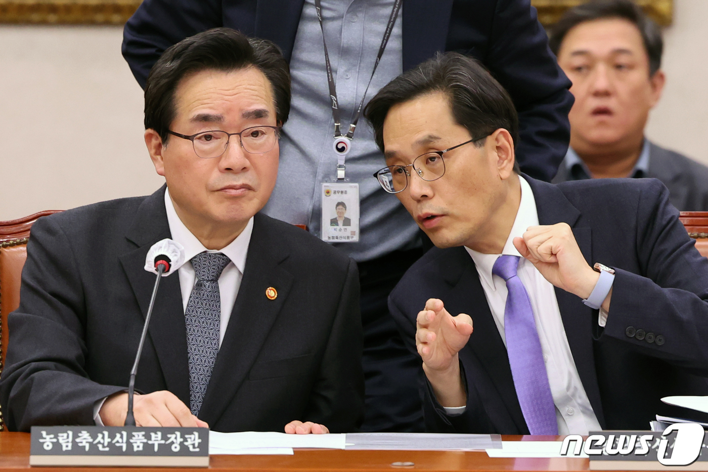 대화 나누는 농림축산식품부 장·차관