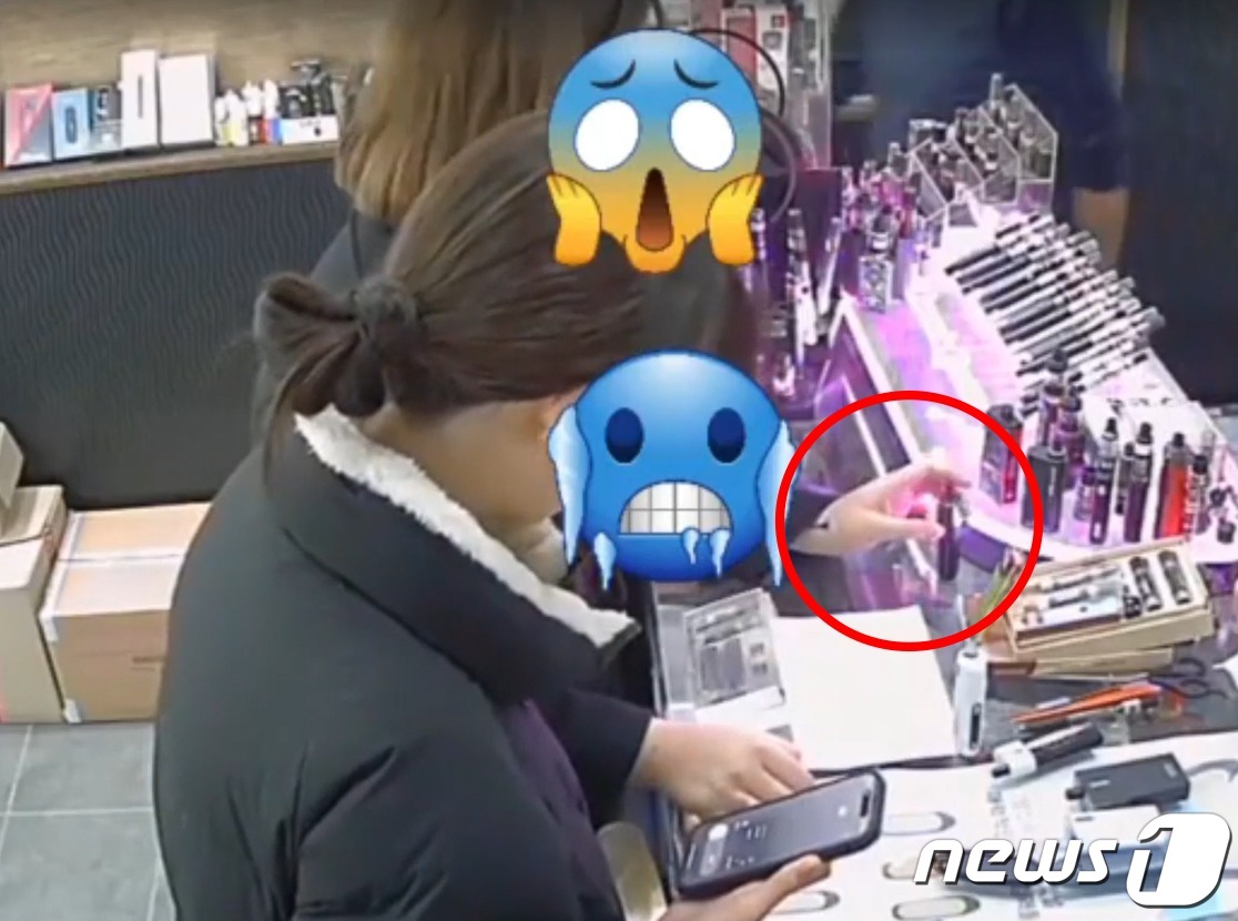 타짜 울고갈 손놀림…친구도 산대요 살갑던 손님 소매에 전자담배 쓱[영상]