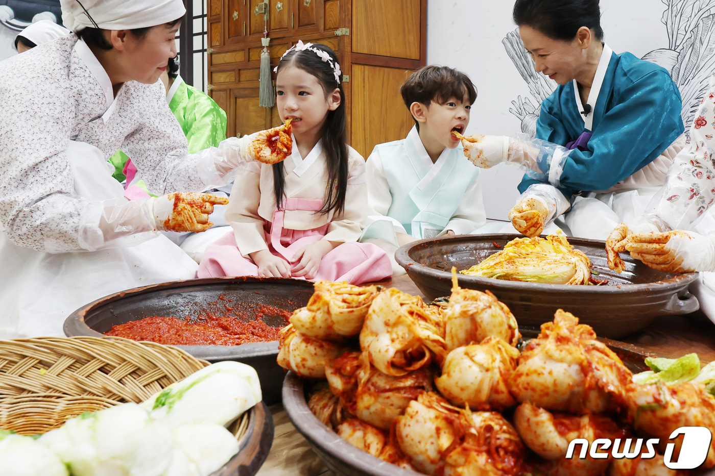 갓 담근 김치 맛 최고!