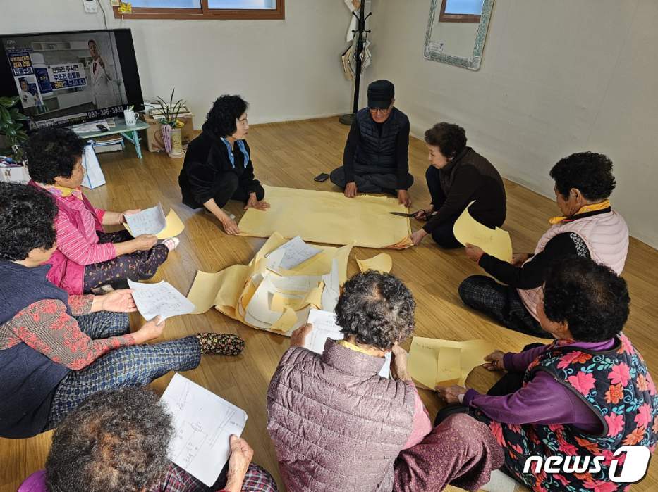 마을경로당이 수의제작 공동작업장으로…주민 소득창출