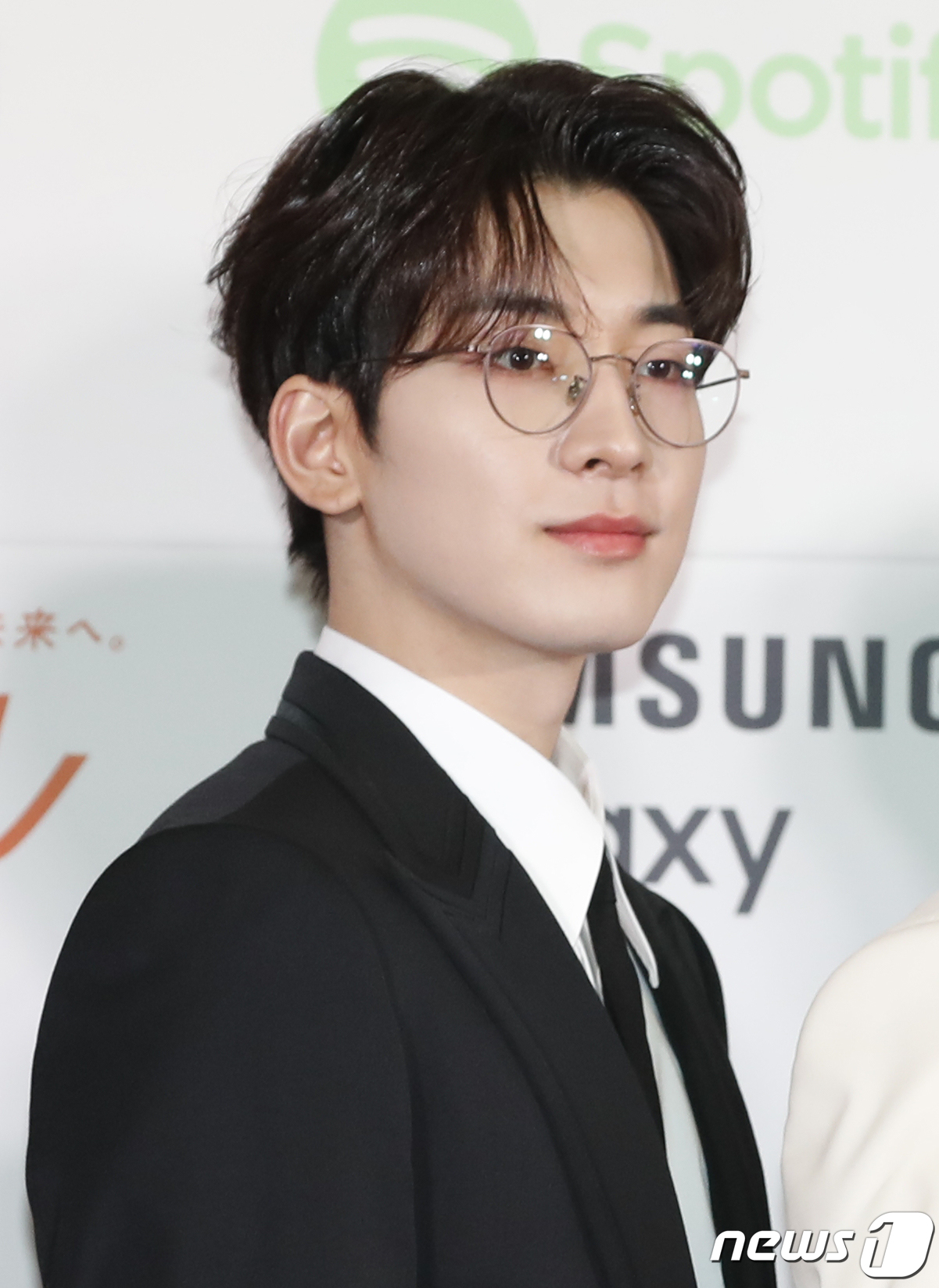 세븐틴 원우, 근사한 안경 오빠