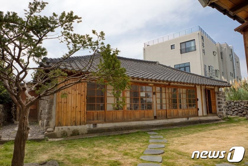 1949년 지어진 고씨주택 리모델링 제주책방·사랑방 우수건축자산 등록