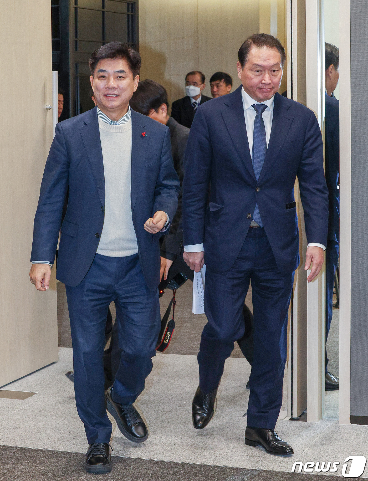 민주당 면담 참석하는 최태원