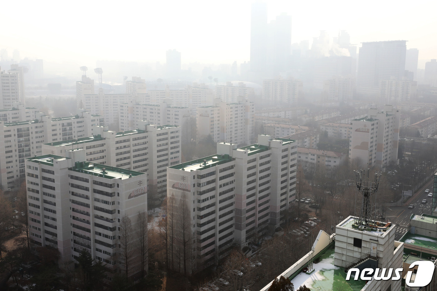 30년된 아파트 안전진단 면제…재건축·재개발 규제 완화