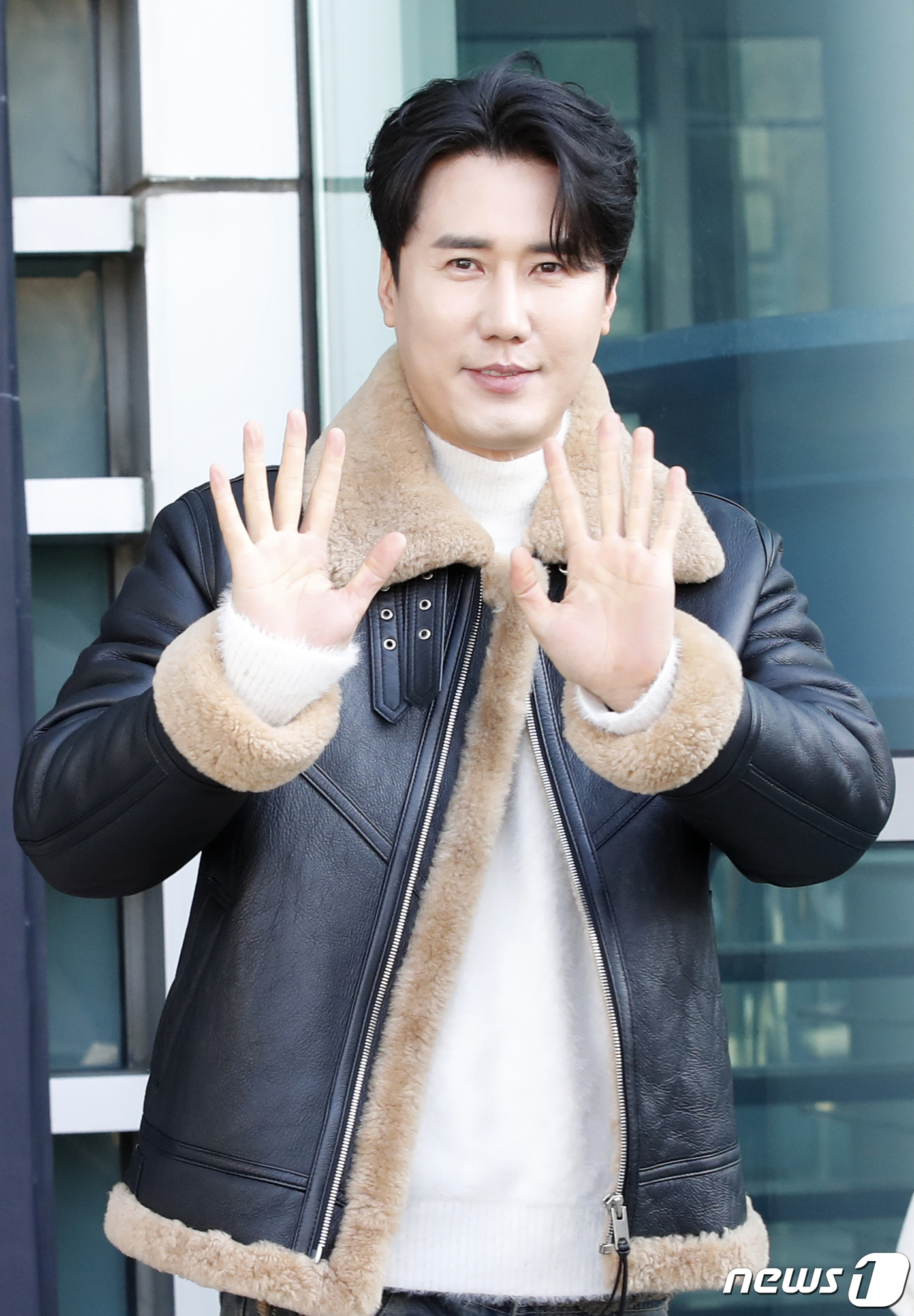 신성, 강력 한파 녹이는 인사