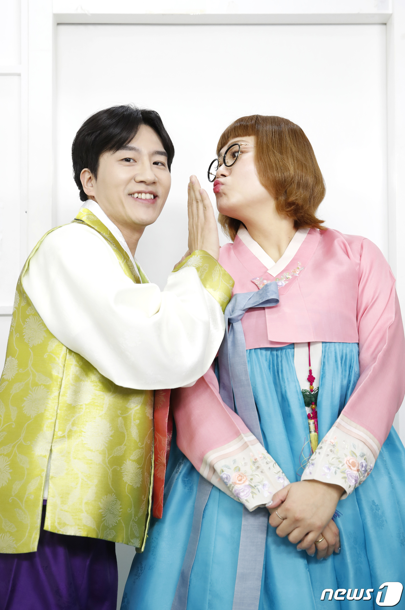 신윤승·조수연 데프콘, 우리 개그 잘 보고 있다고…힘 얻었죠 [한복인터뷰]①