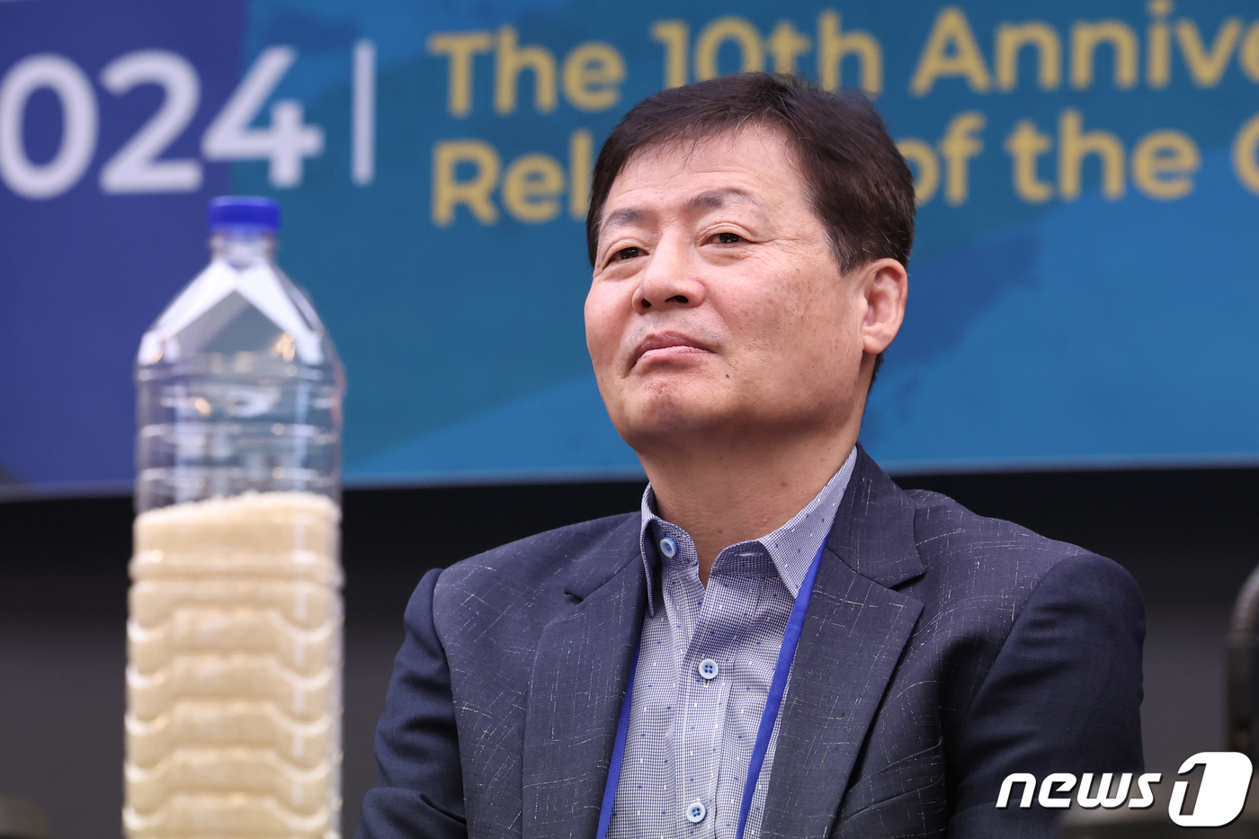 쌀 담은 페트병 가져온 박정오 큰샘 대표