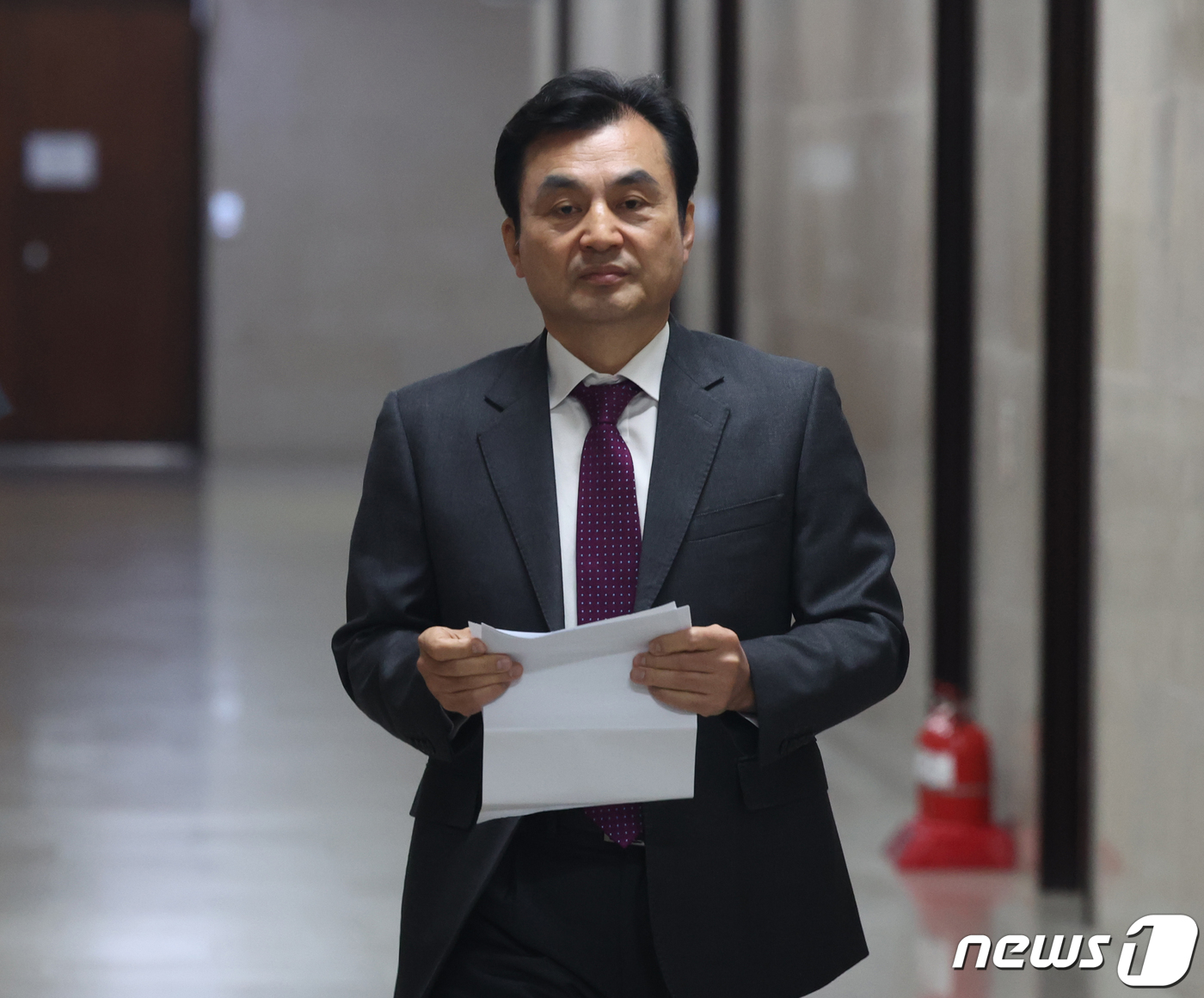 전략공관위 브리핑 참석하는 안규백 위원장