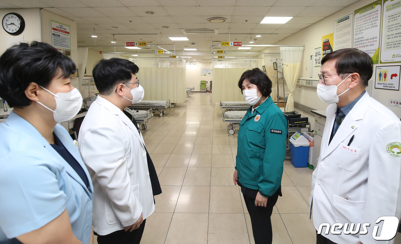 대구보훈병원 응급실 점검하는 강정애 장관