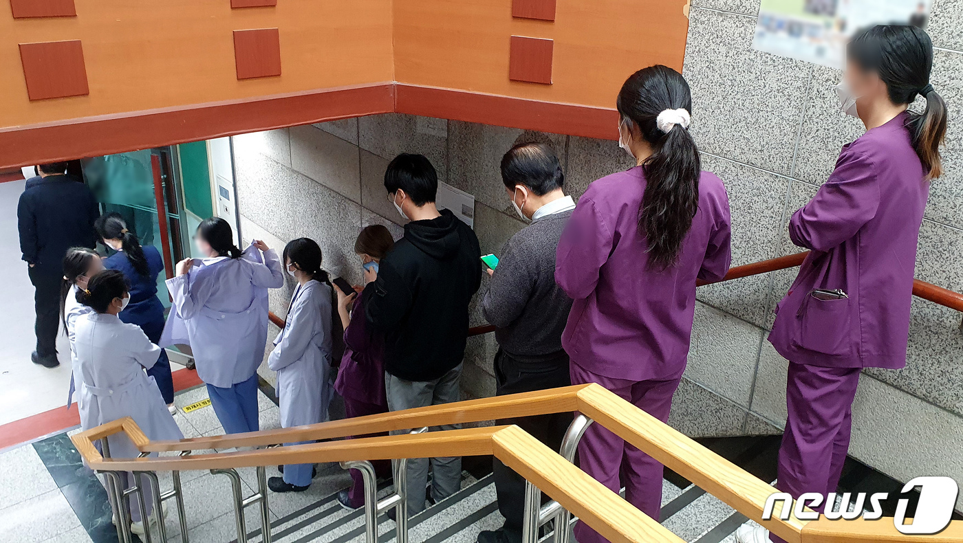전공의 집단행동에 간호사 무급휴가 불똥 왜 우리가…놀랍지도 않아