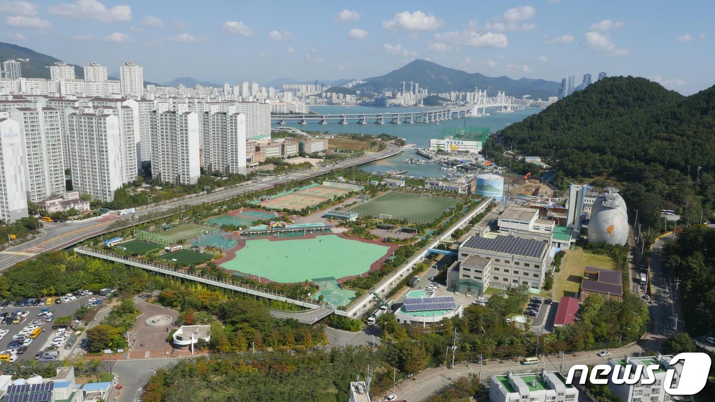 부산환경공단, 축구장·테니스장 등 57개 체육시설 무료 개방