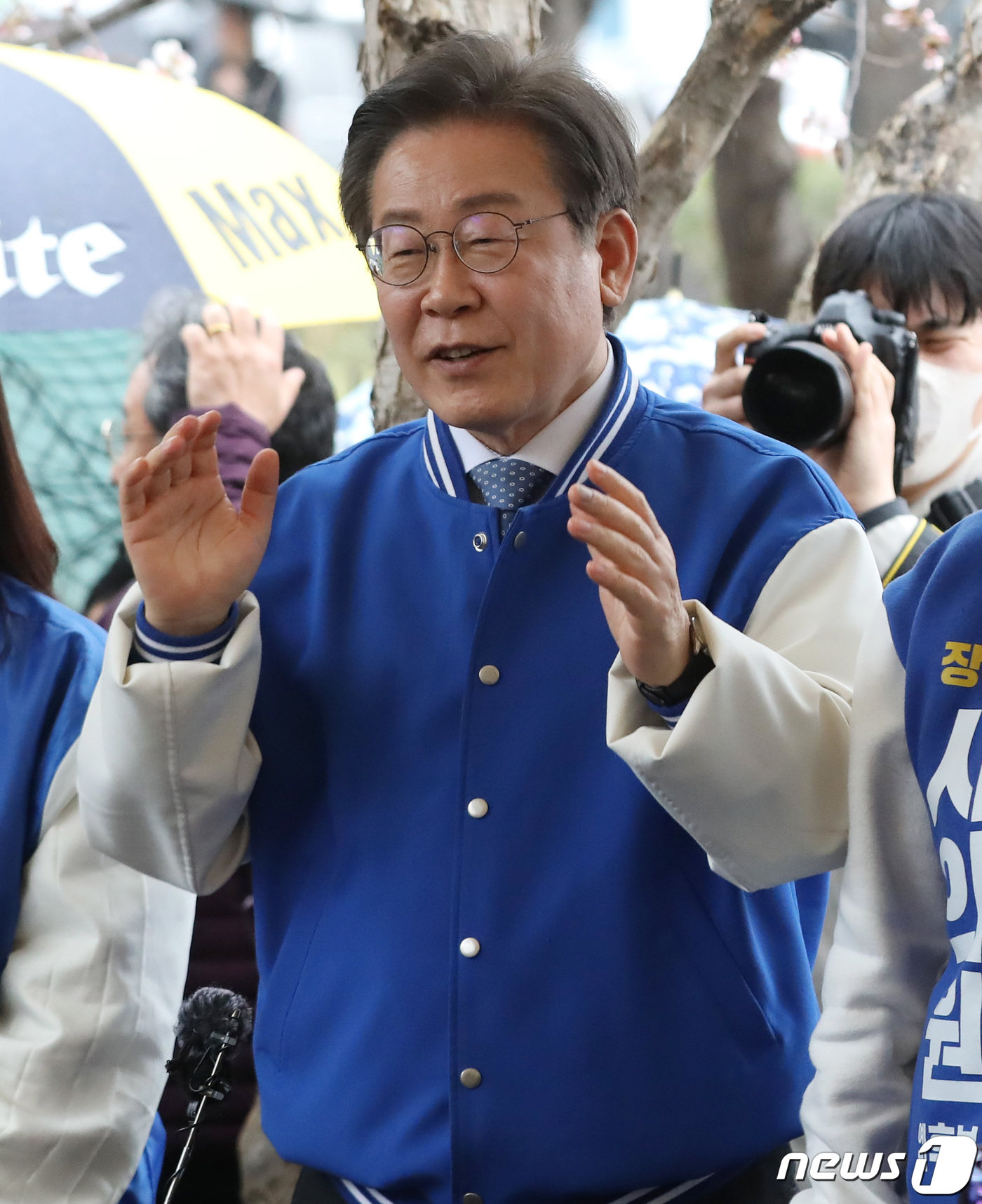 김해 찾은 이재명