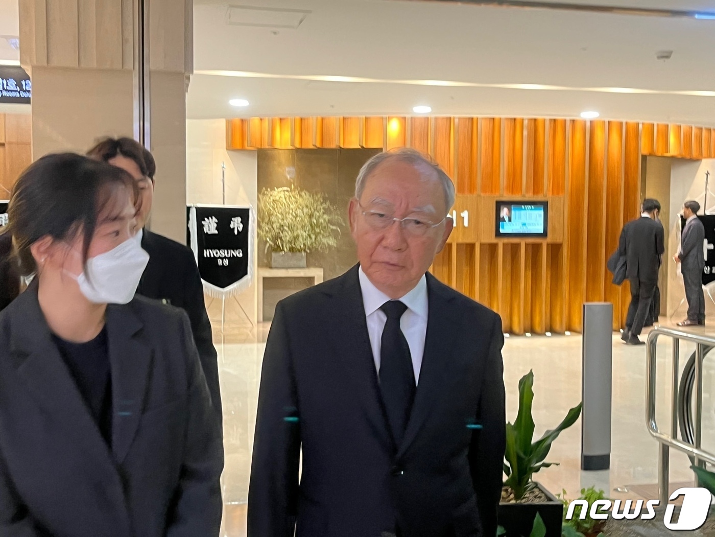 손길승 SK텔레콤 명예회장, 조석래 효성 회장 빈소 조문
