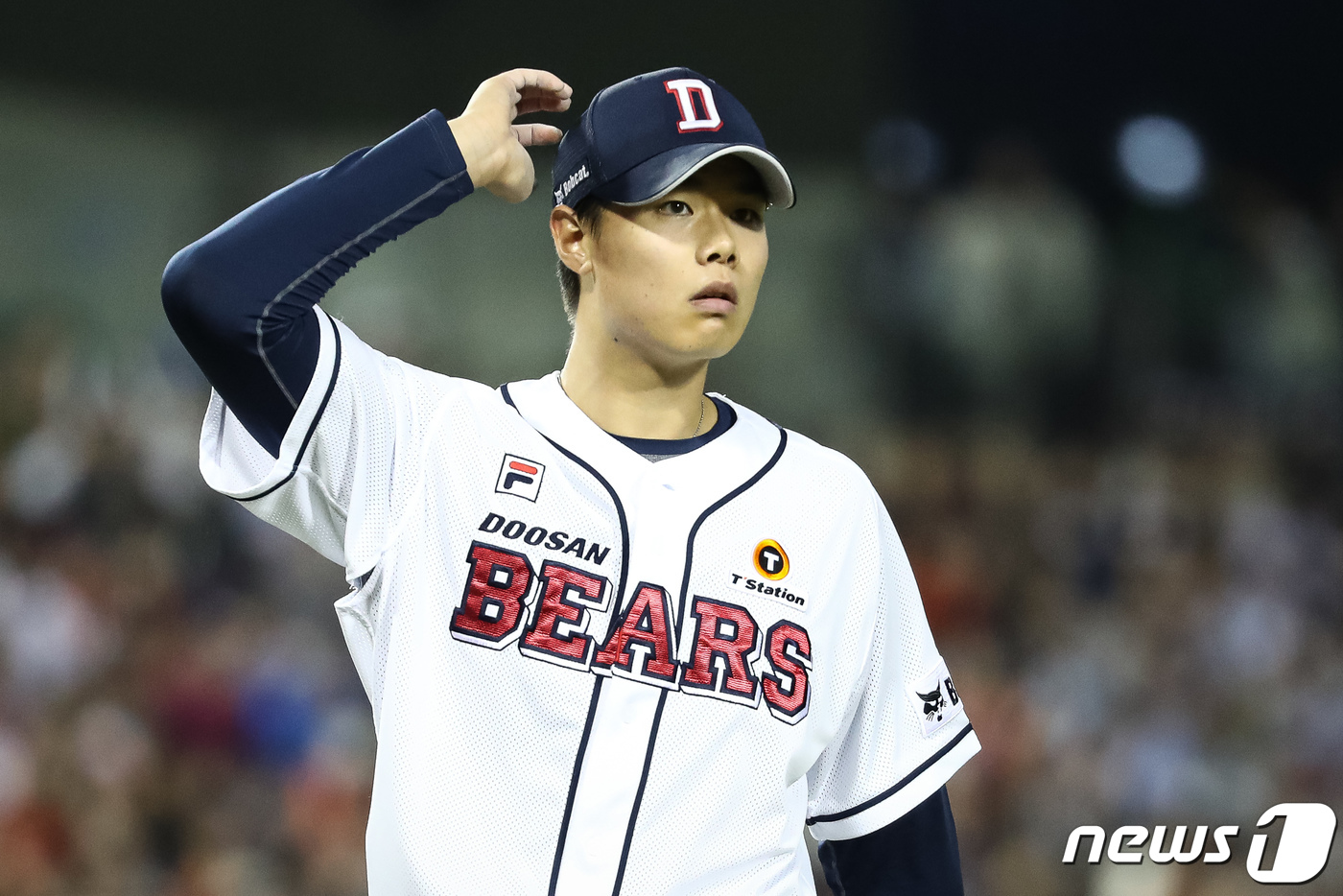 두산 김동주 3점이나 주다니