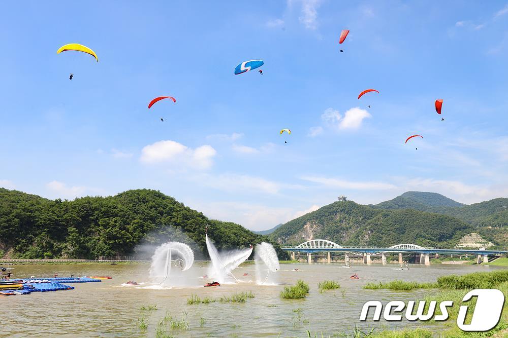 시원하고 짜릿하게… 내륙 관광 1번지 단양서 날아볼까