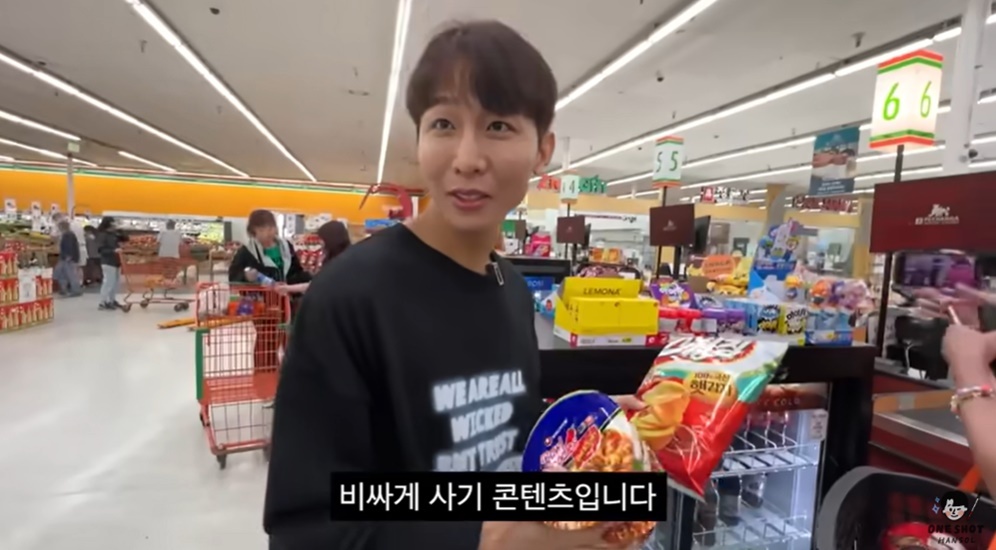 라면 2개·과자 1봉에 4만원…韓시각장애 유튜버 속인 美 한인마트