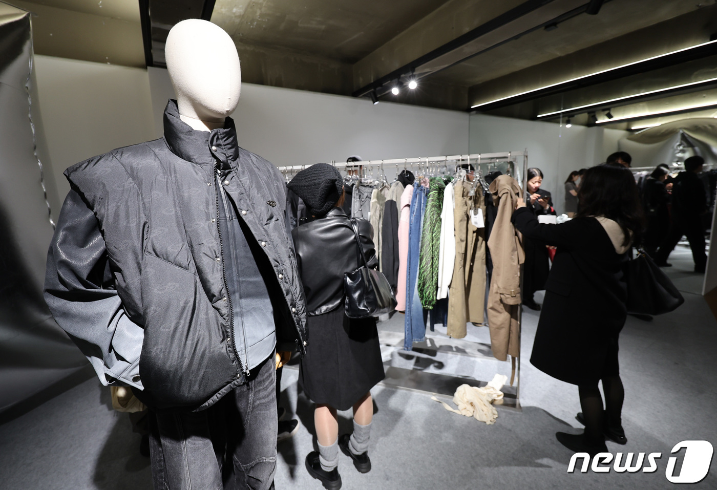 삼성물산 자스가·신세계인터 어그·더로우…수입 브랜드 덕 봤다