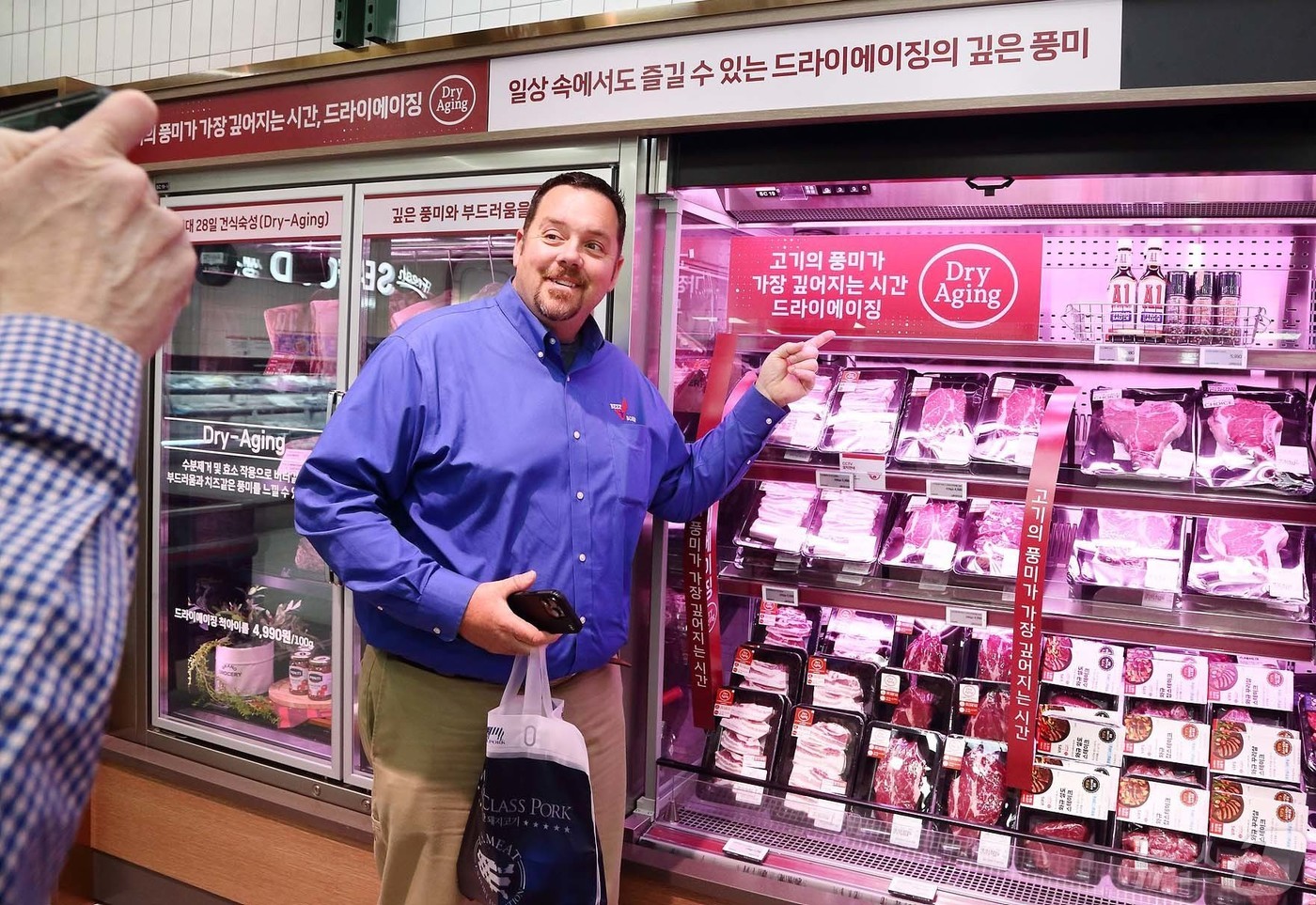 미국산 소고기 판매되는 한국 마트 육류 코너 살펴보는 ‘비프 리더십팀’