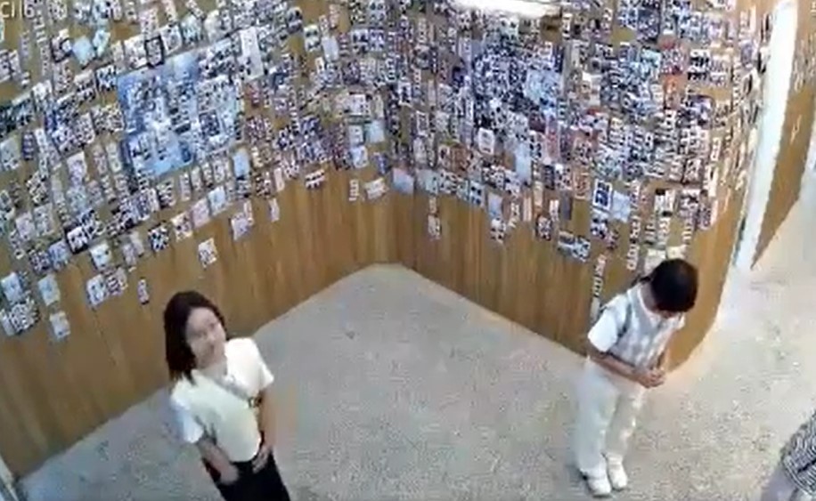 머리띠 부러뜨려 죄송해요 무인사진관에 2000원 두고 간 아이들